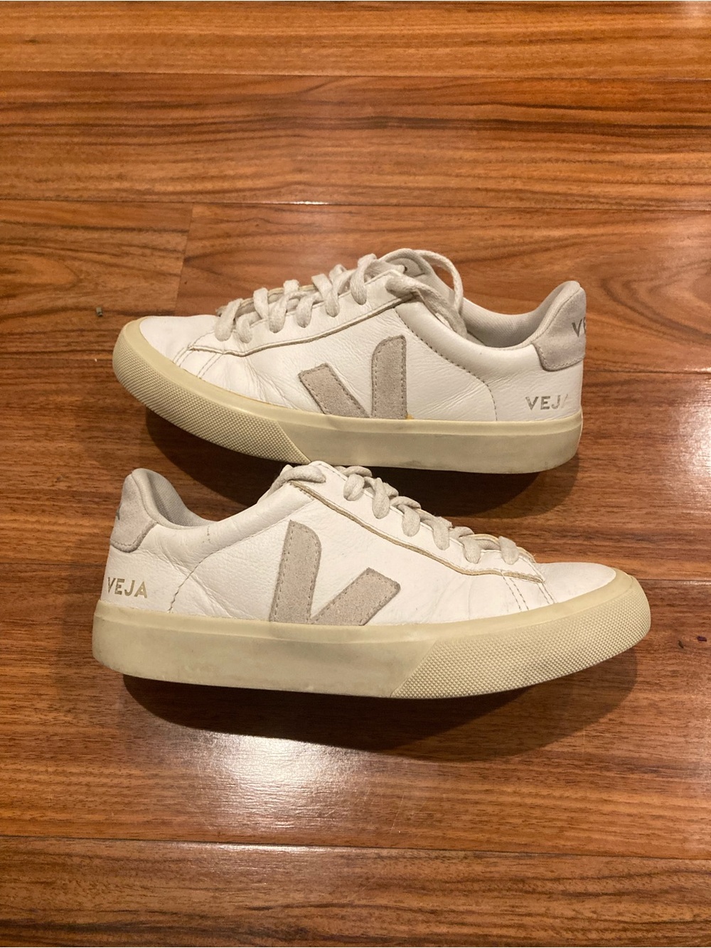 VEJA White/Gray Leather Low Top Sneakers Logo Lace-Up women’s US 6 EU 37